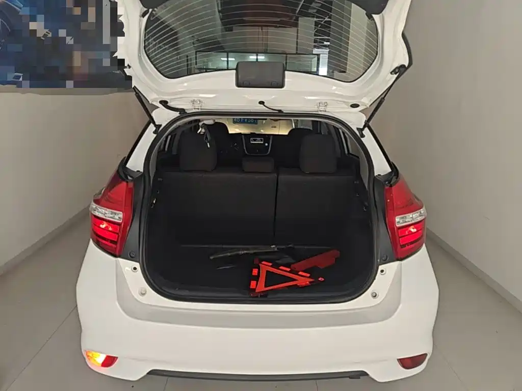 Toyota Yaris L 2017 — фото 19