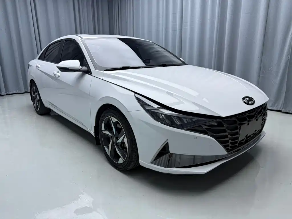 Hyundai Elantra 2022 — фото 3