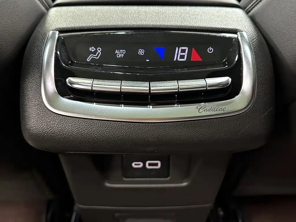 Cadillac XT6 2021 — фото 23