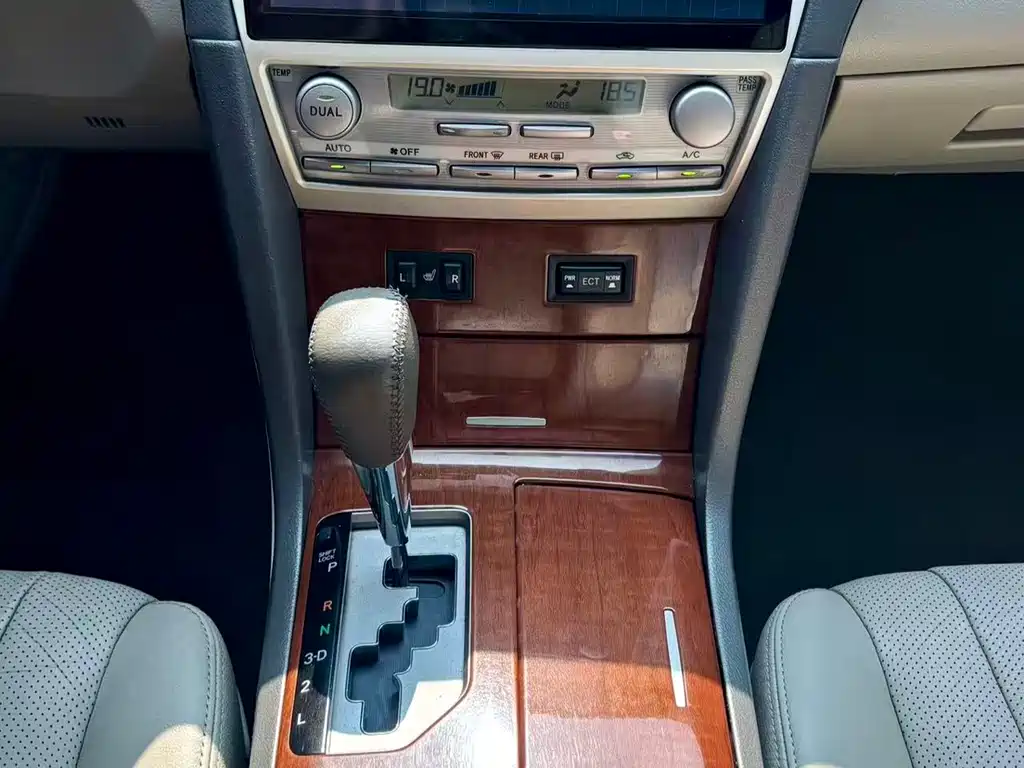 Toyota Camry 2014 — фото 14