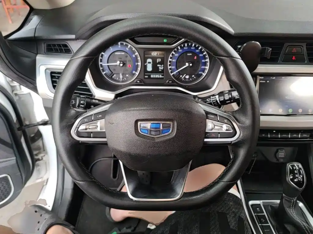 Geely Vision X3 2019 — фото 11