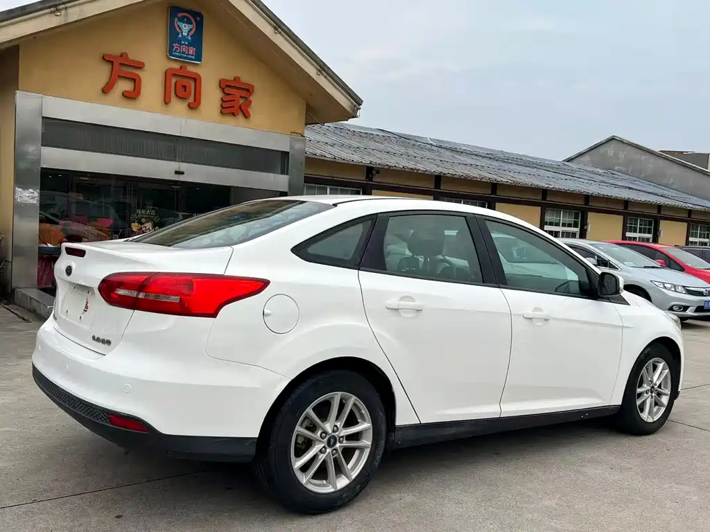 Ford Focus 2016 — фото 11