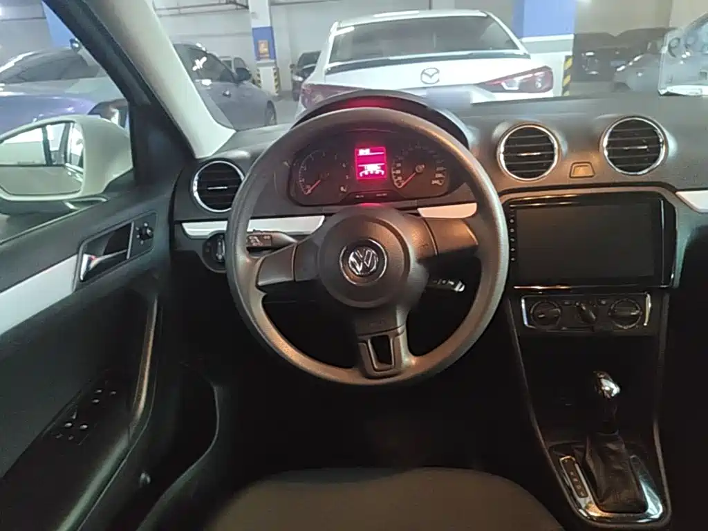 Volkswagen Jetta 2016 — фото 11