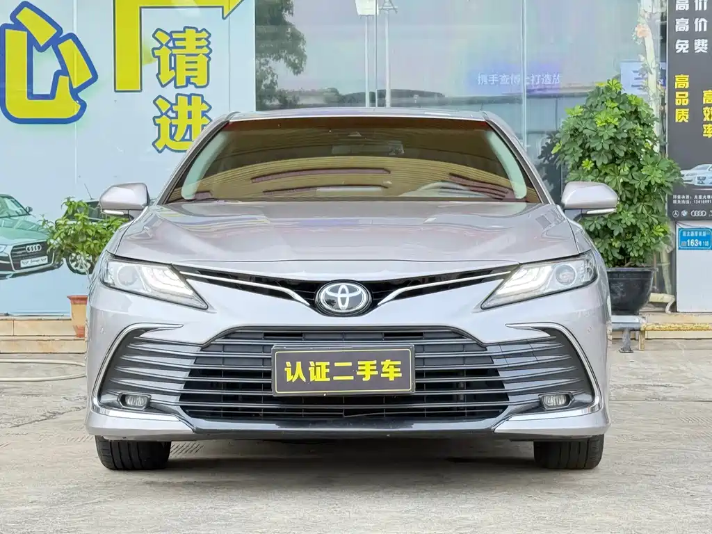 Toyota Camry 2023 — фото 2