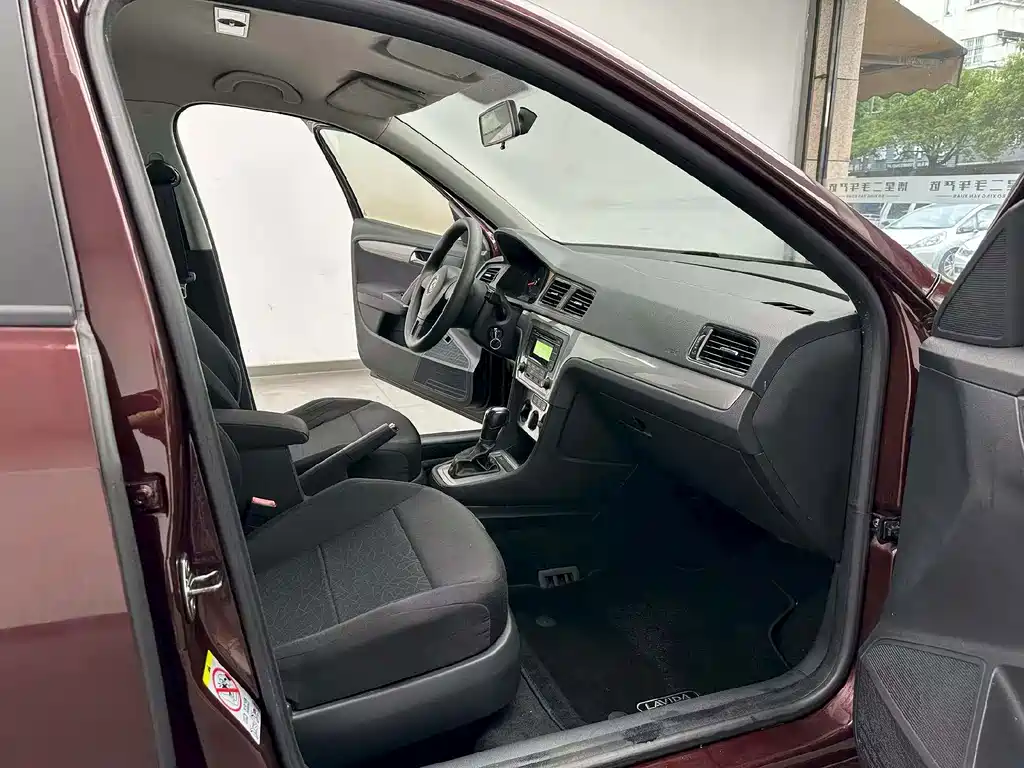 Volkswagen Lavida 2014
