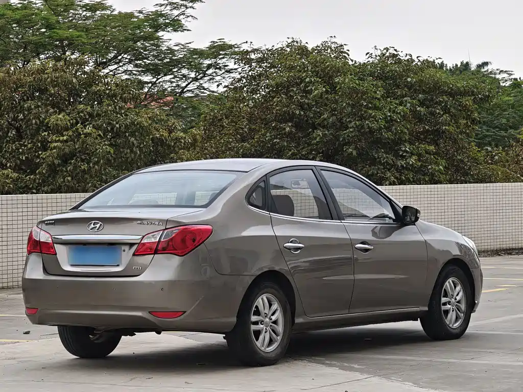 Hyundai Elantra 2015 — фото 4