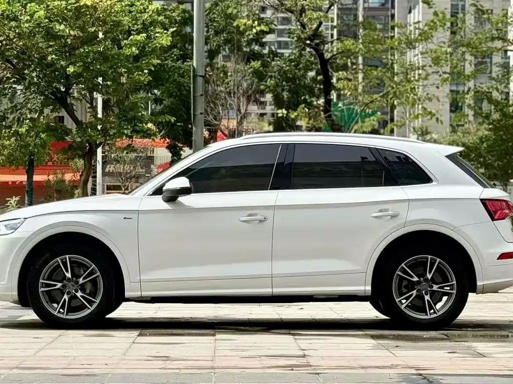Audi Q5L 2020 — фото 2