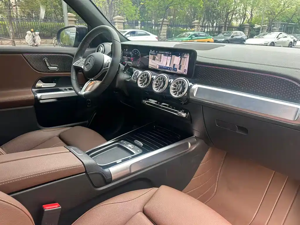 Mercedes-Benz GLB 2025 — фото 15
