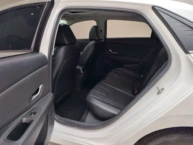 Hyundai Elantra 2020 — фото 10