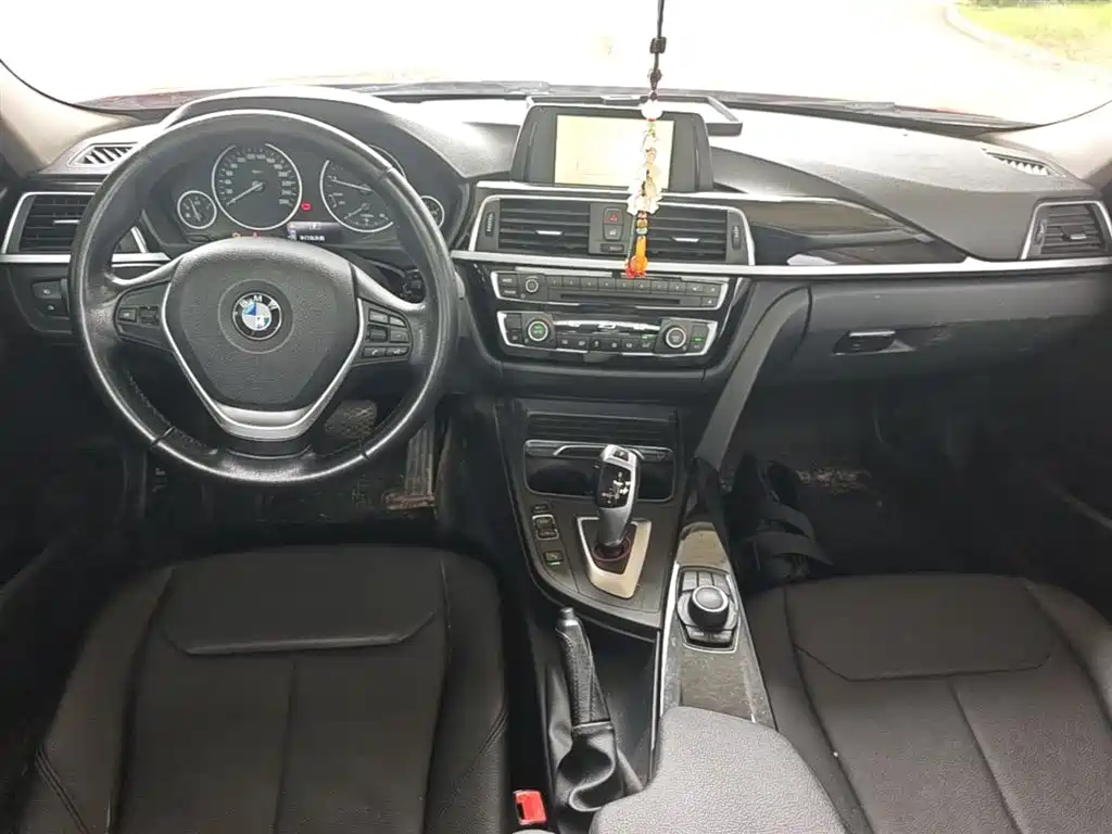 BMW 3 Series 2017 — фото 10