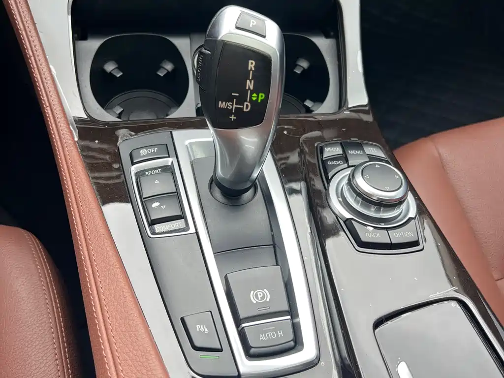 BMW 5 Series 2016 — фото 9