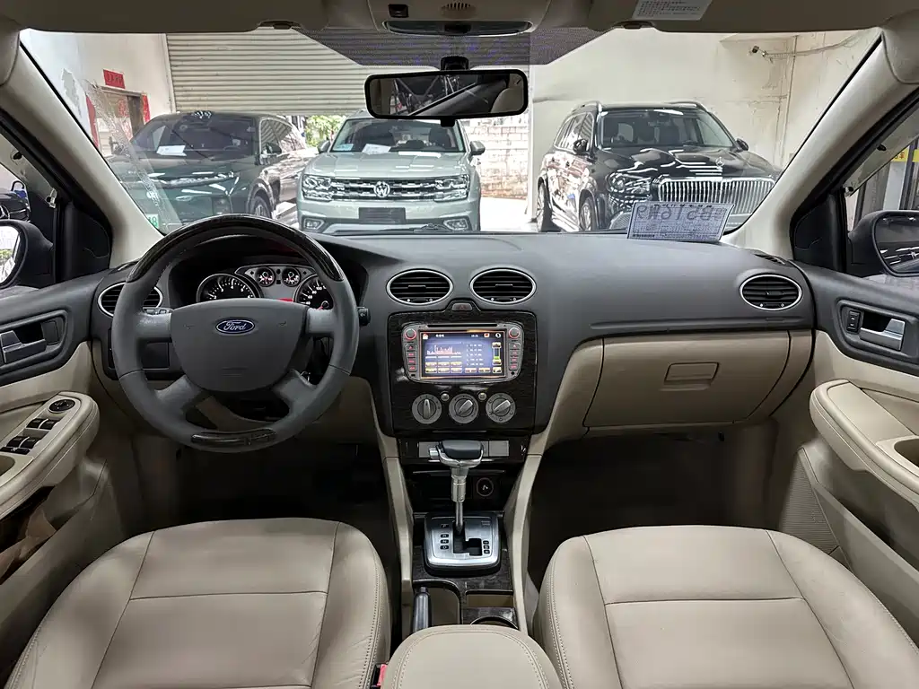 Ford Focus 2012 — фото 10