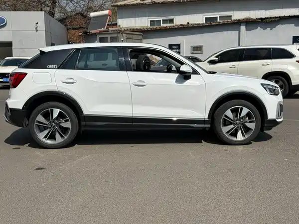 Audi Q2L 2024