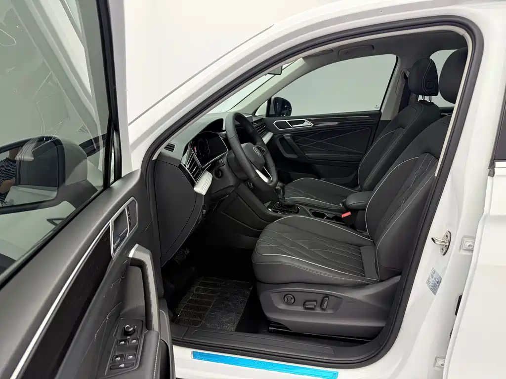 Volkswagen Tiguan L 2023 — фото 21