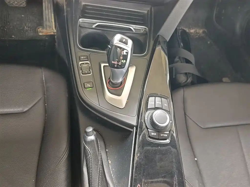 BMW 3 Series 2017 — фото 14