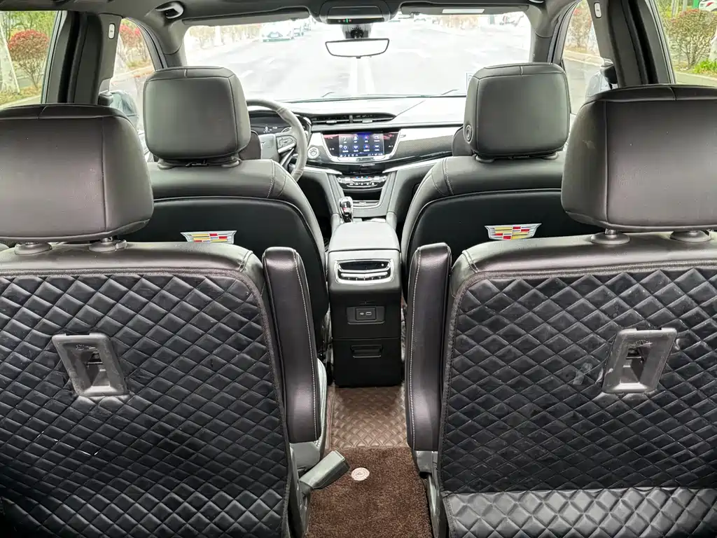 Cadillac XT6 2023 — фото 24
