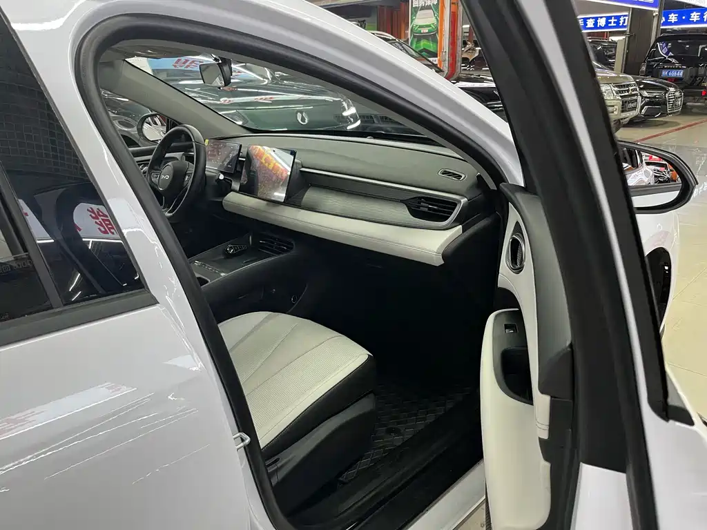 BYD Seal 05 DM-i 2025 — фото 16