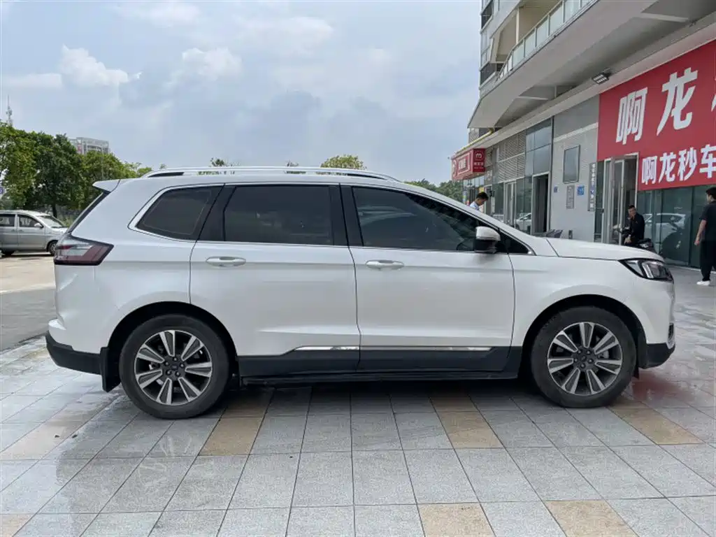 Ford Edge 2022 — фото 10