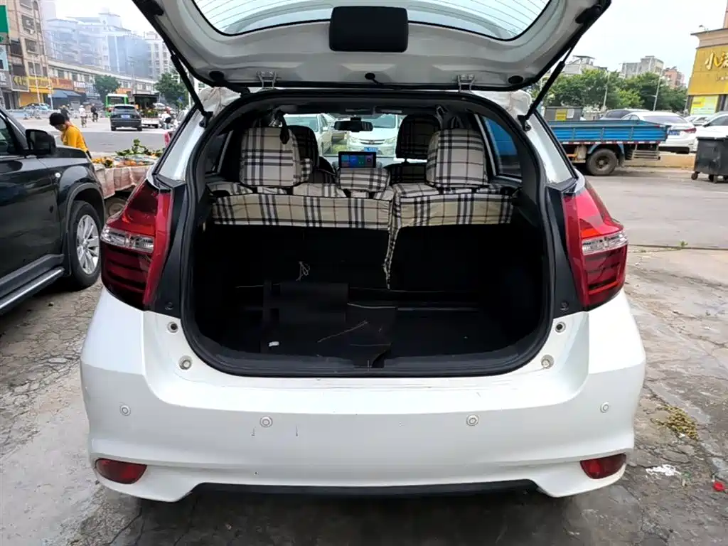 Toyota Yaris L 2021 — фото 19