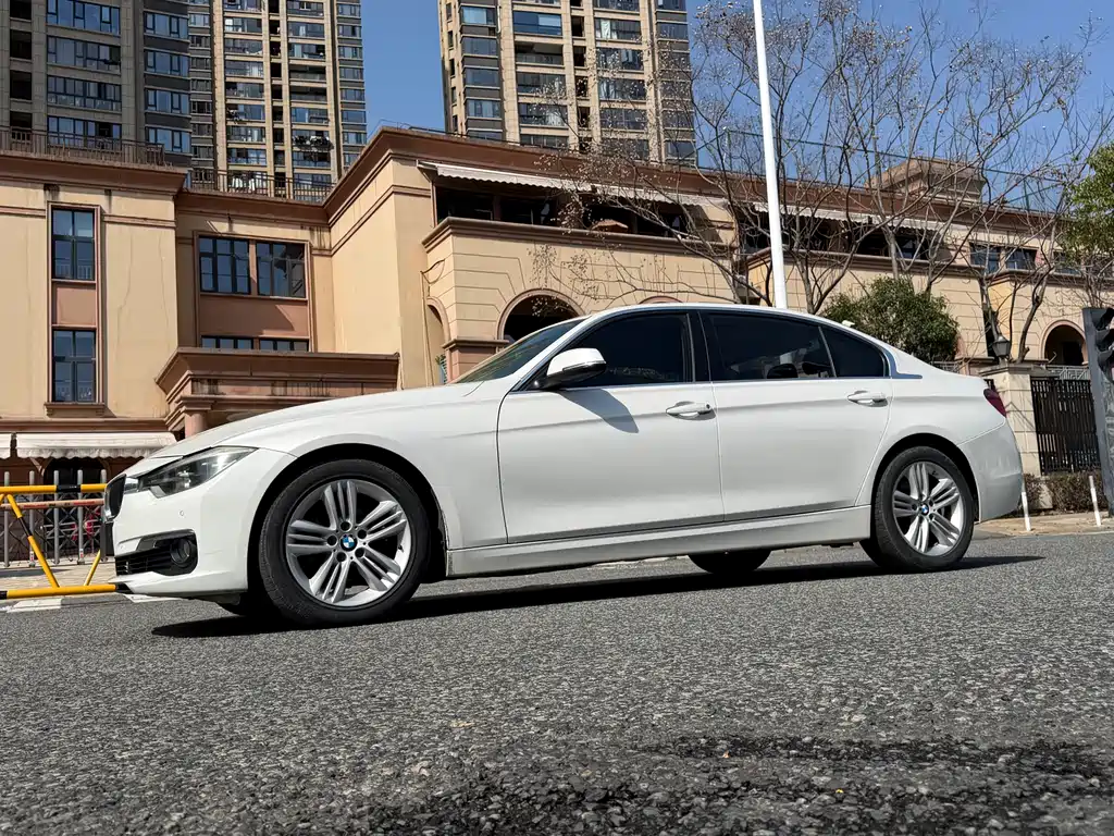 BMW 3 Series 2017 — фото 1