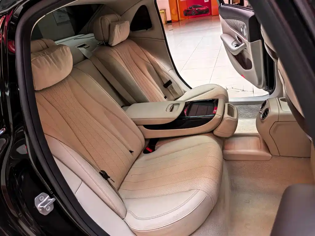 Mercedes-Benz E-Class 2017 — фото 10
