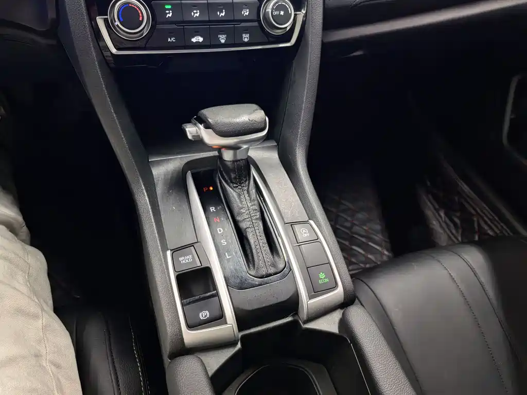 Honda Civic 2018 — фото 12
