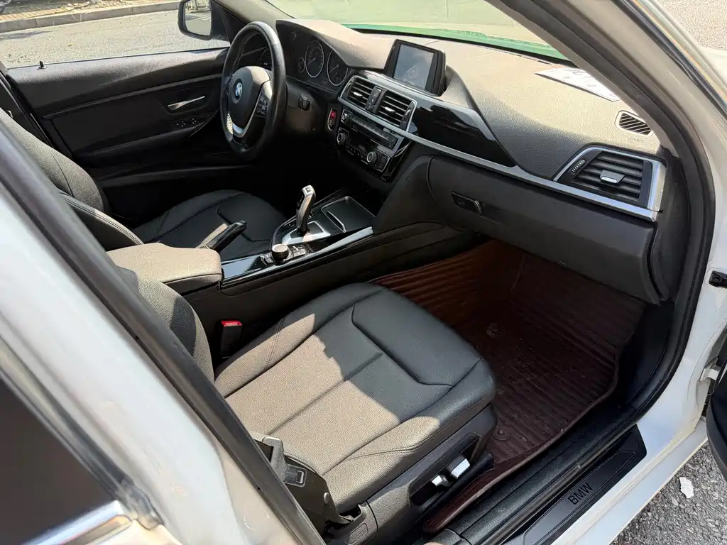 BMW 3 Series 2017 — фото 11