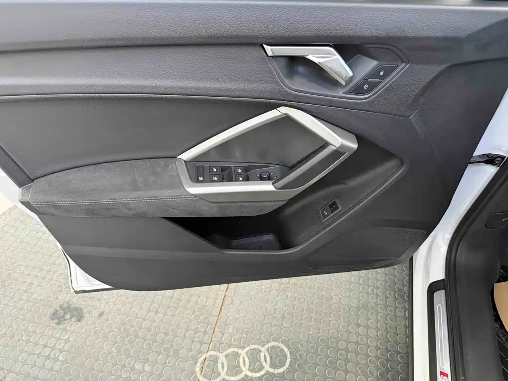 Audi Q3 2023 — фото 11