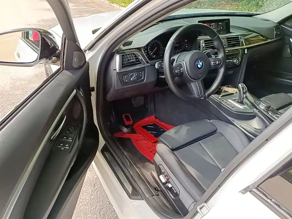 BMW 3 Series 2018 — фото 16