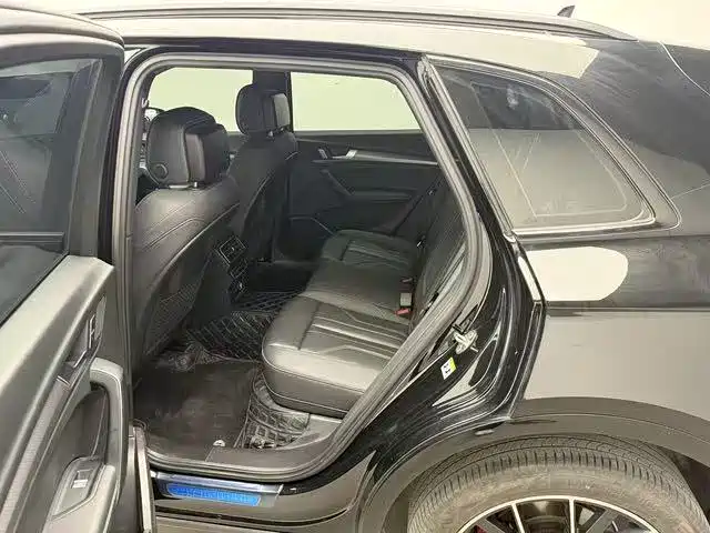 Audi Q5L 2024 — фото 14