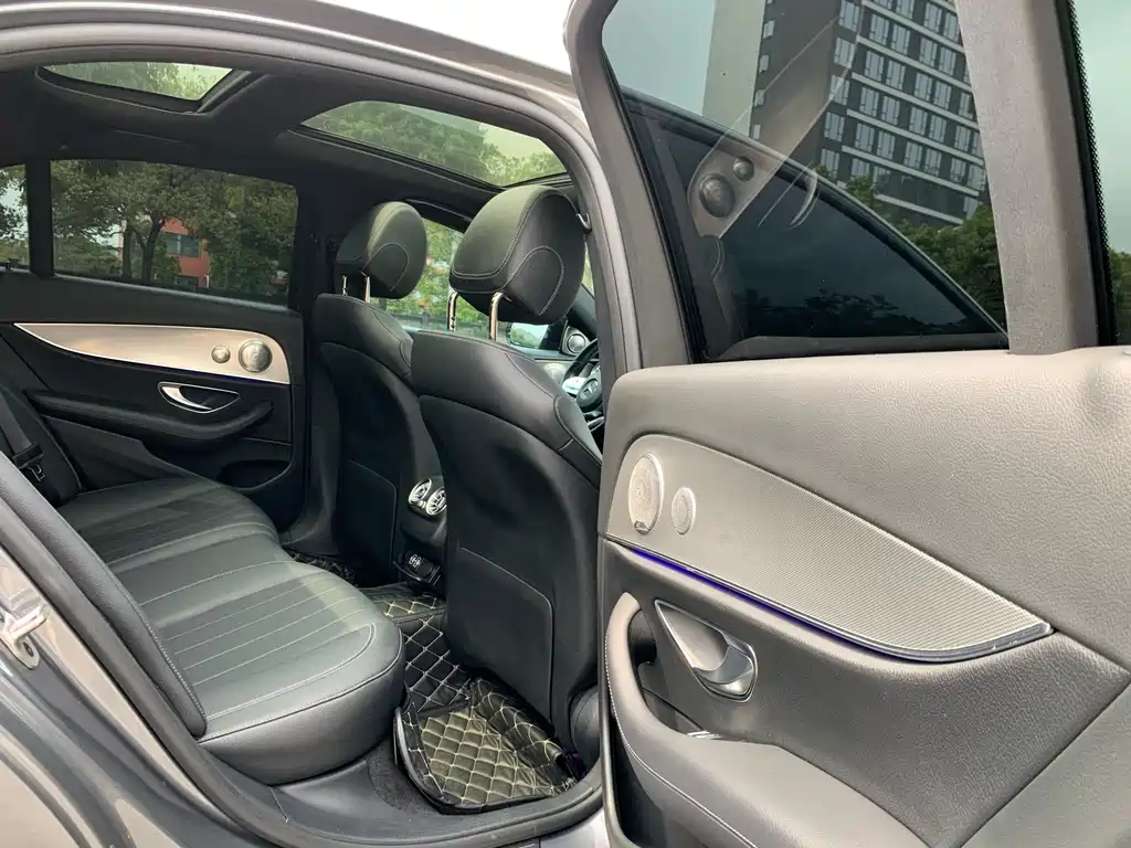 Mercedes-Benz E-Class 2020 — фото 16