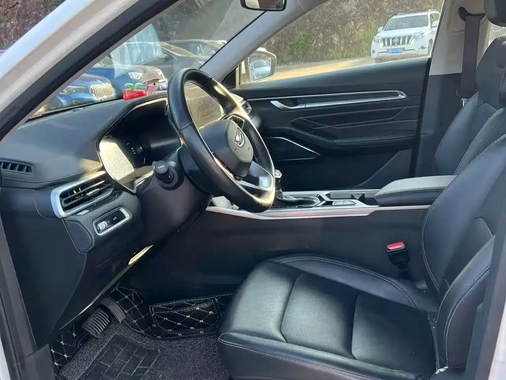 Geely Emgrand 2022