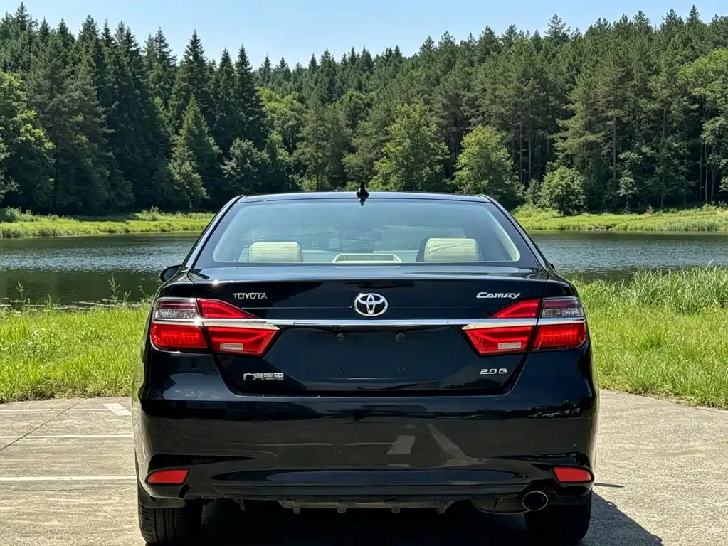Toyota Camry 2015 — фото 5