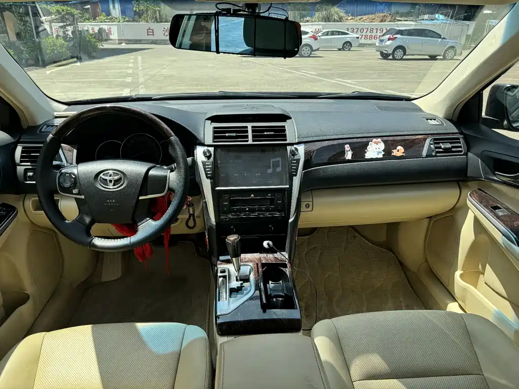 Toyota Camry 2015 — фото 8