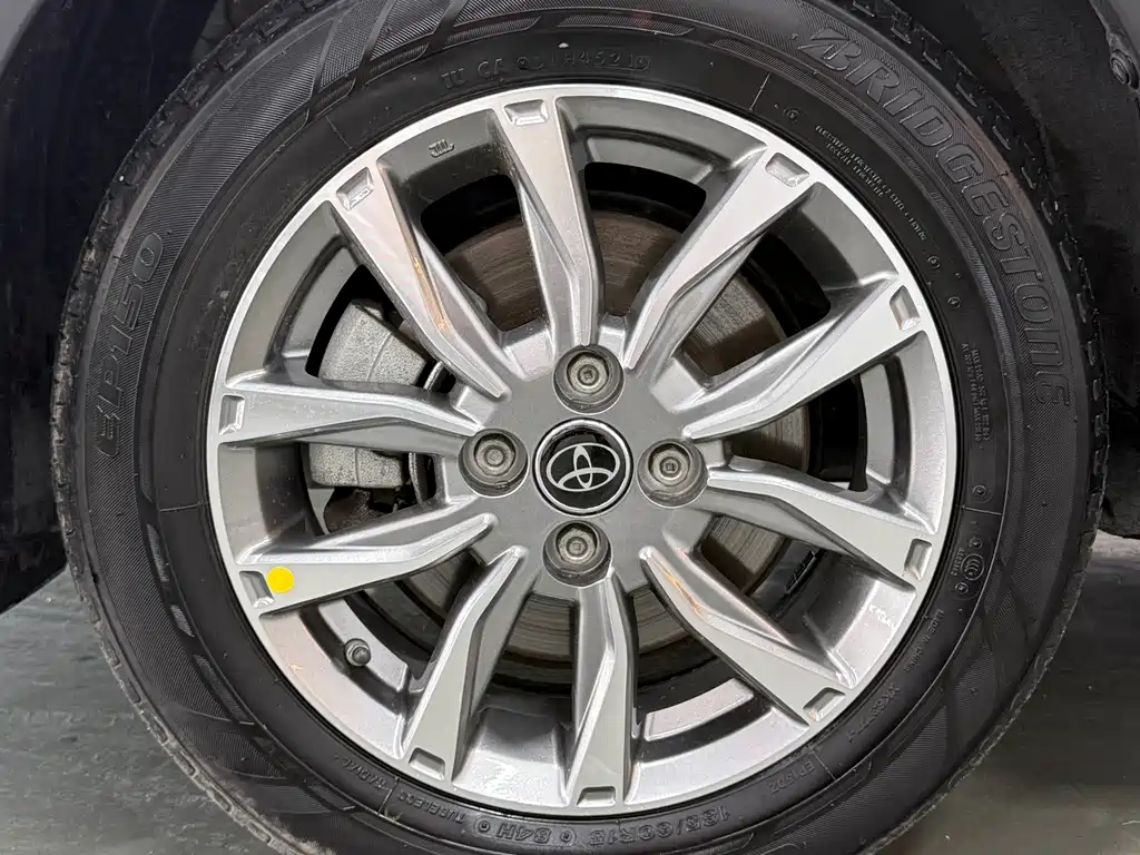 Toyota Yaris L 2022 — фото 19