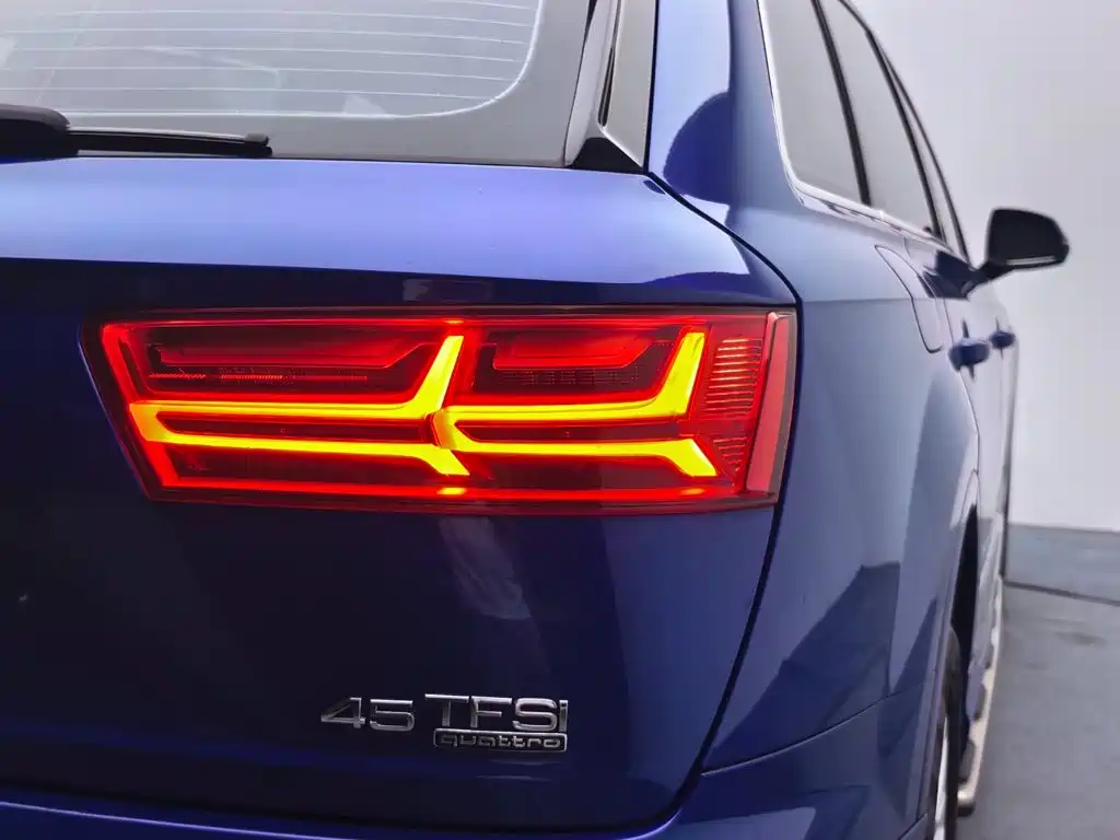 Audi Q7 2017 — фото 21