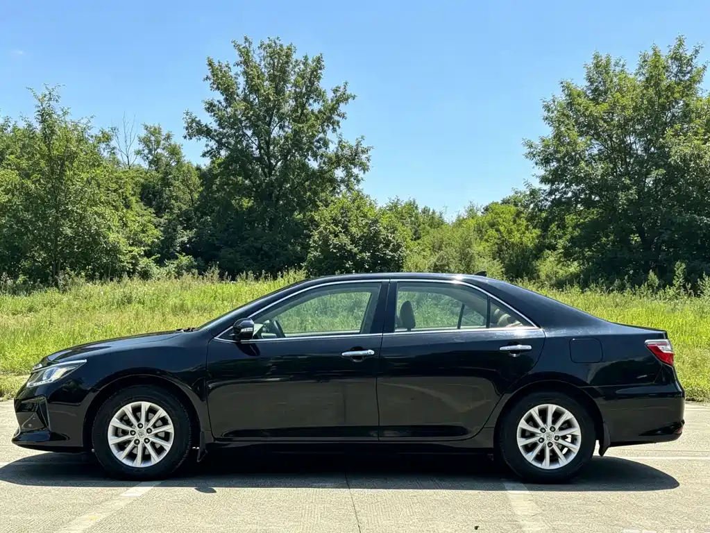 Toyota Camry 2015 — фото 3
