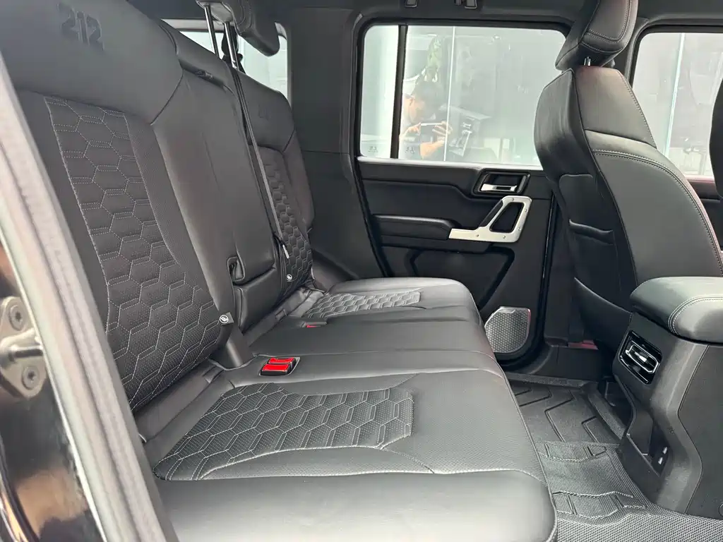 212 212 T01 2025 — фото 11