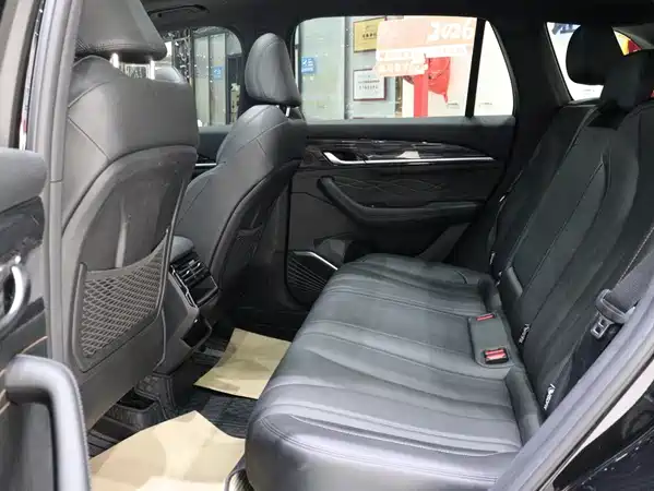 Geely Xingyue L 2025