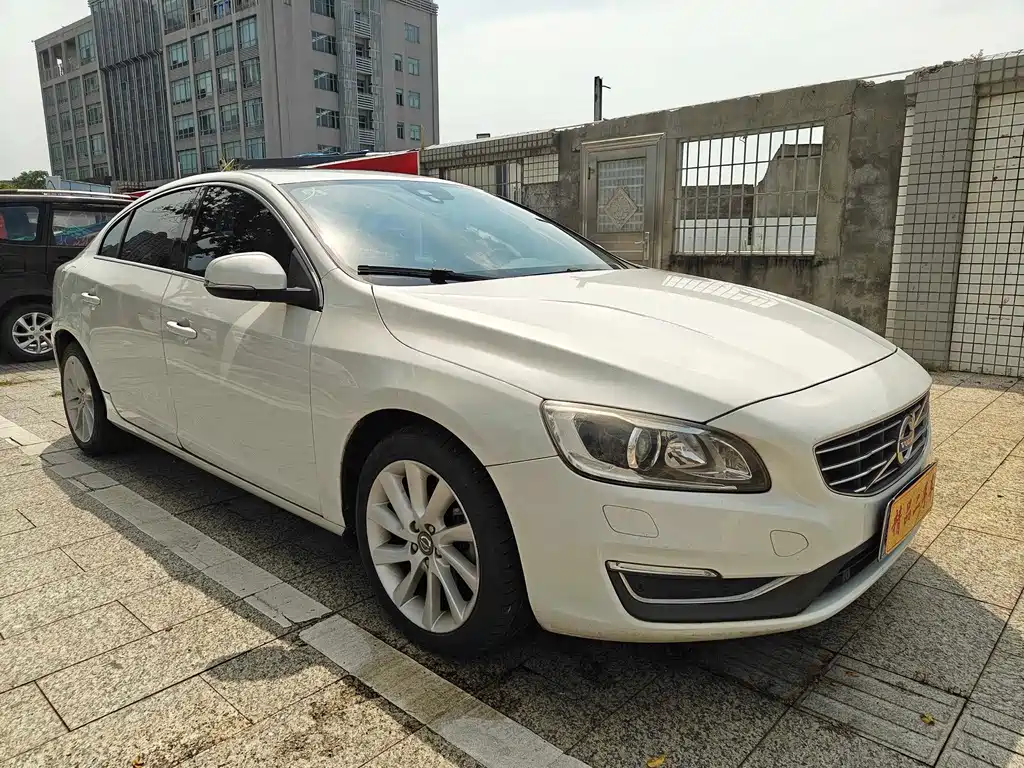 Volvo S60 2015 — фото 3