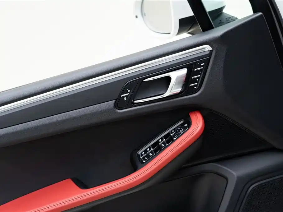 Porsche Macan 2018 — фото 14