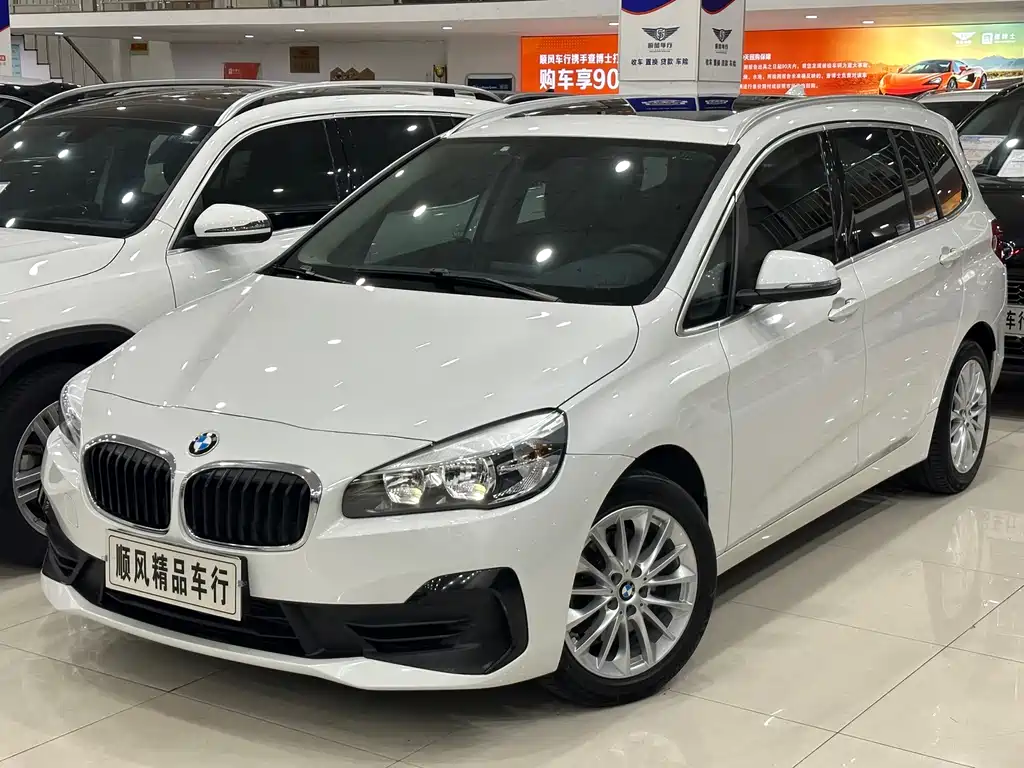 BMW 2 Series Wagon 2020 — фото 26