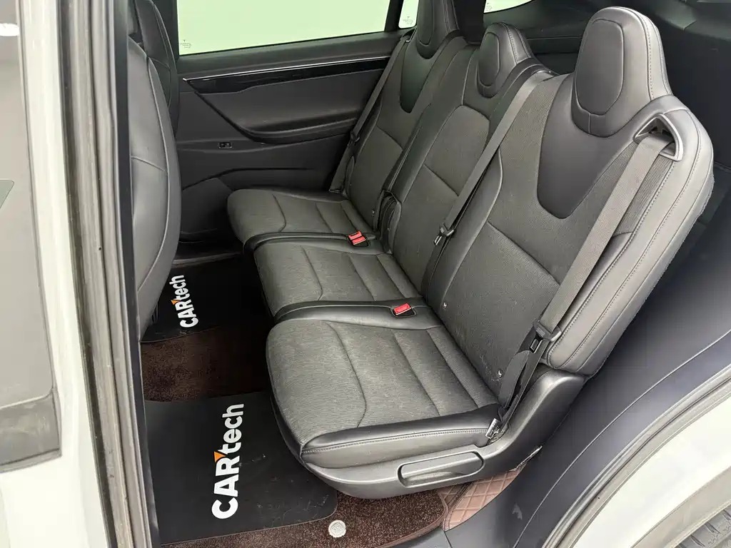Tesla Model X 2018 — фото 12