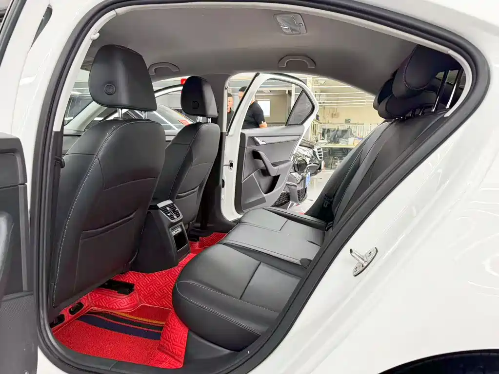 Skoda Octavia 2022 — фото 8
