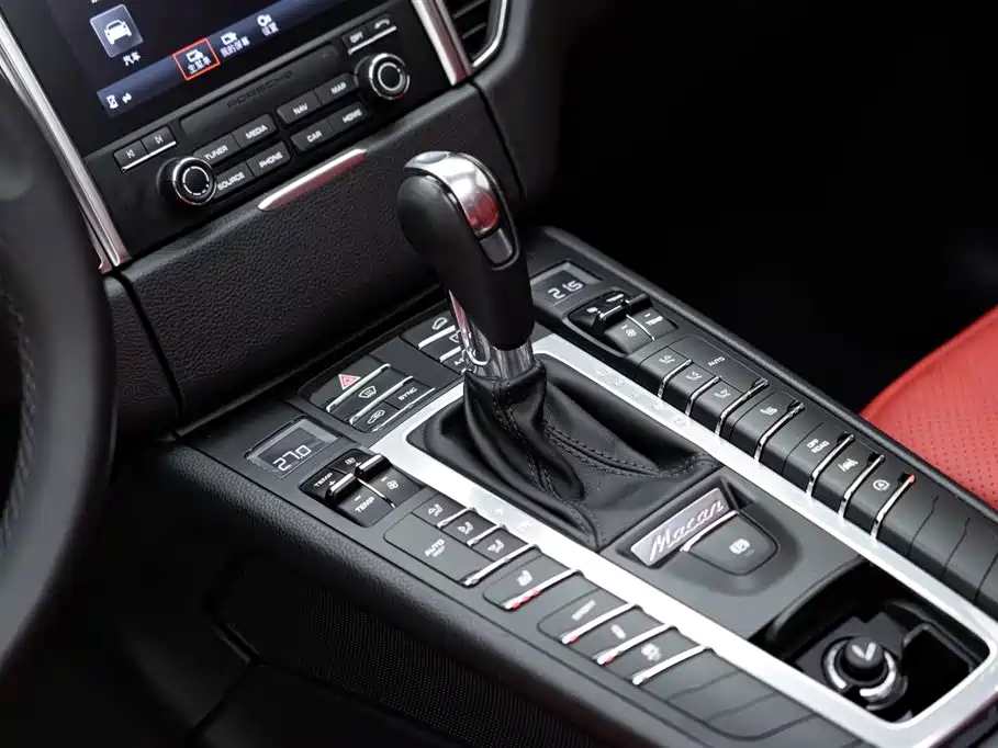 Porsche Macan 2018 — фото 13