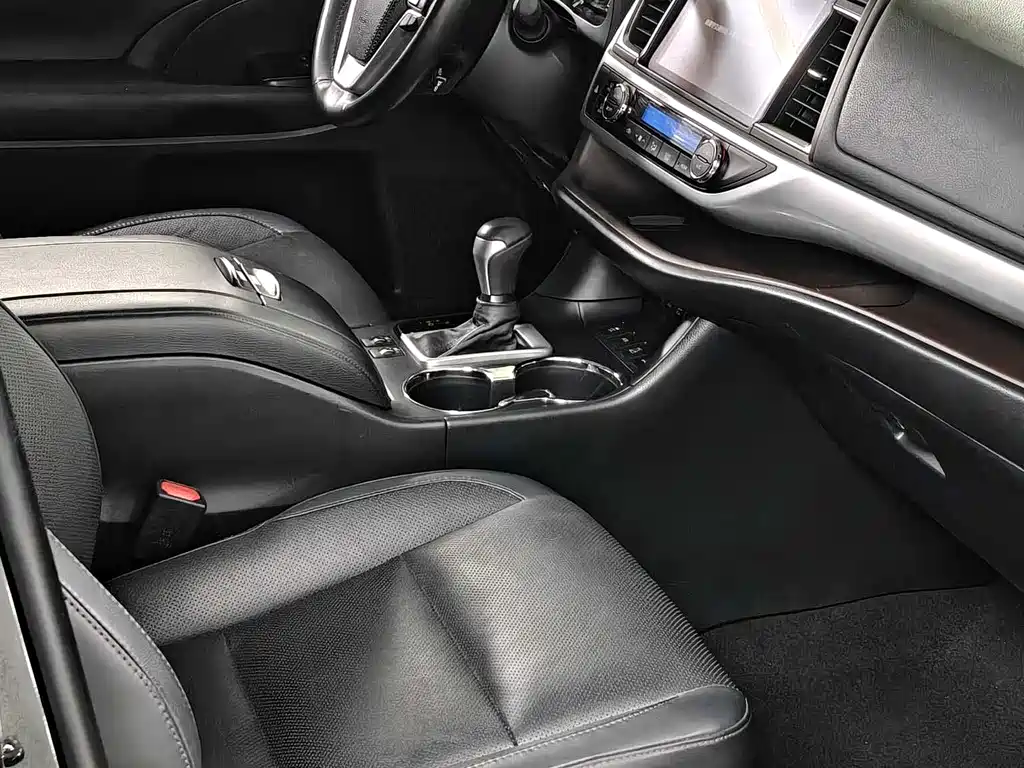 Toyota Highlander 2021 — фото 17
