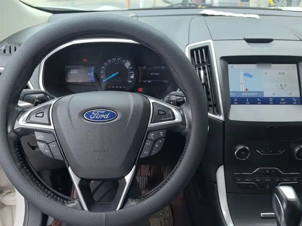 Ford Edge 2016 — фото 10