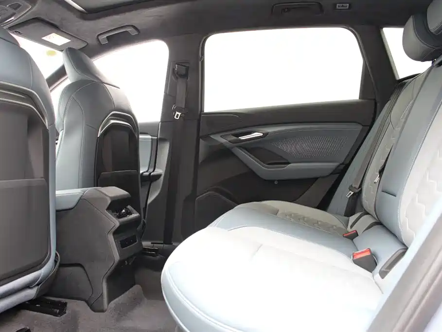Audi Q6L e-tron 2025 — фото 19