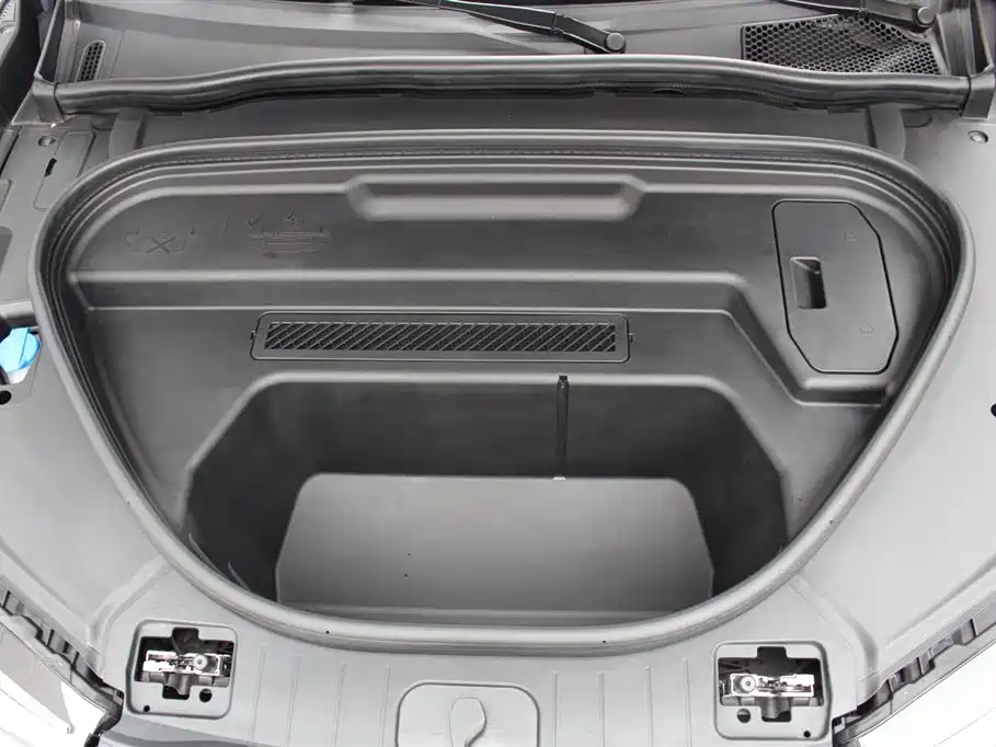 Audi Q6L e-tron 2025 — фото 20