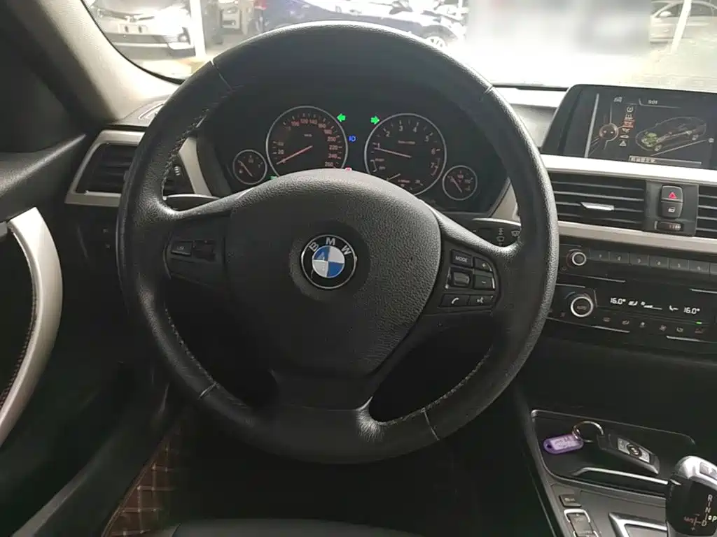BMW 3 Series 2015 — фото 11
